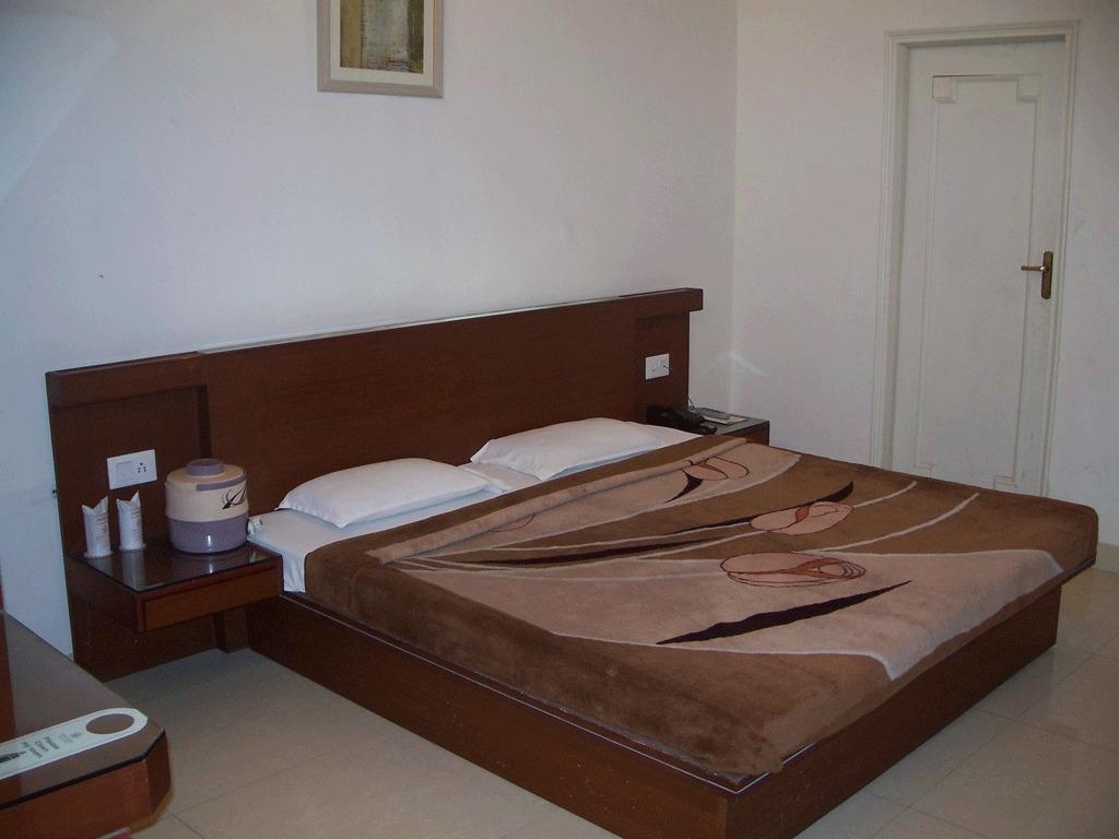 Hotel Sita Kiran Bareilly Ngoại thất bức ảnh