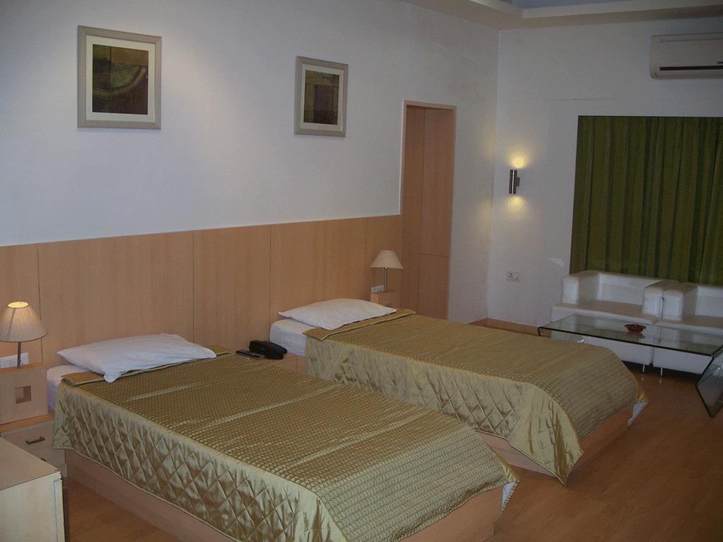 Hotel Sita Kiran Bareilly Ngoại thất bức ảnh