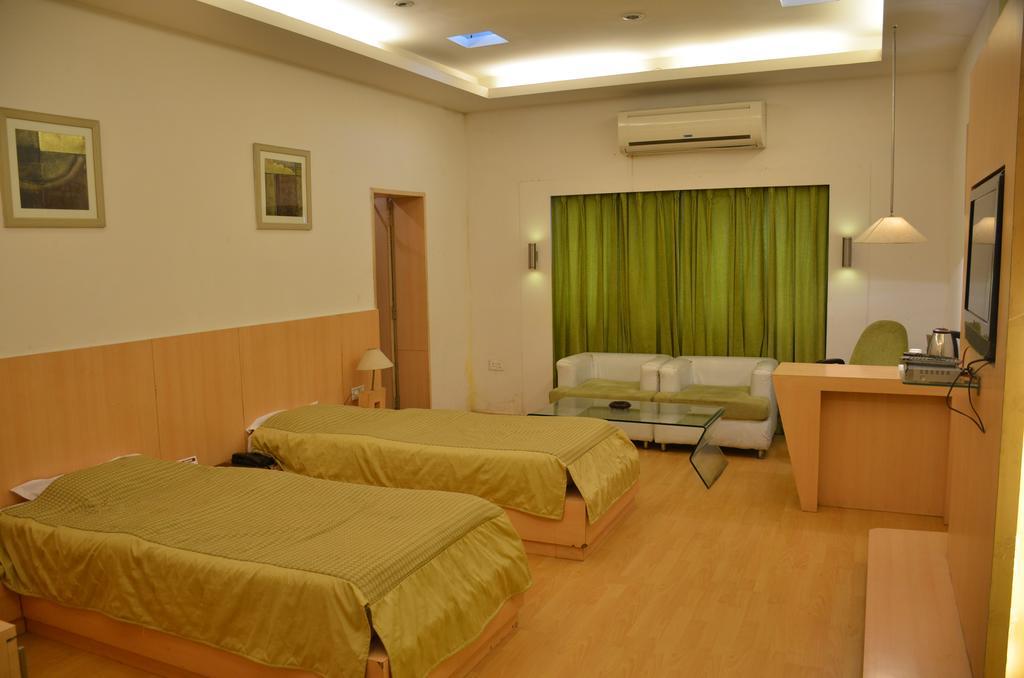 Hotel Sita Kiran Bareilly Ngoại thất bức ảnh